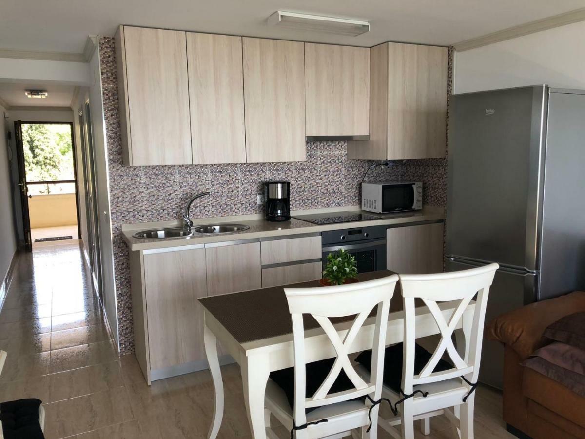 Apartment 4-2, Edificio Eden Roc I