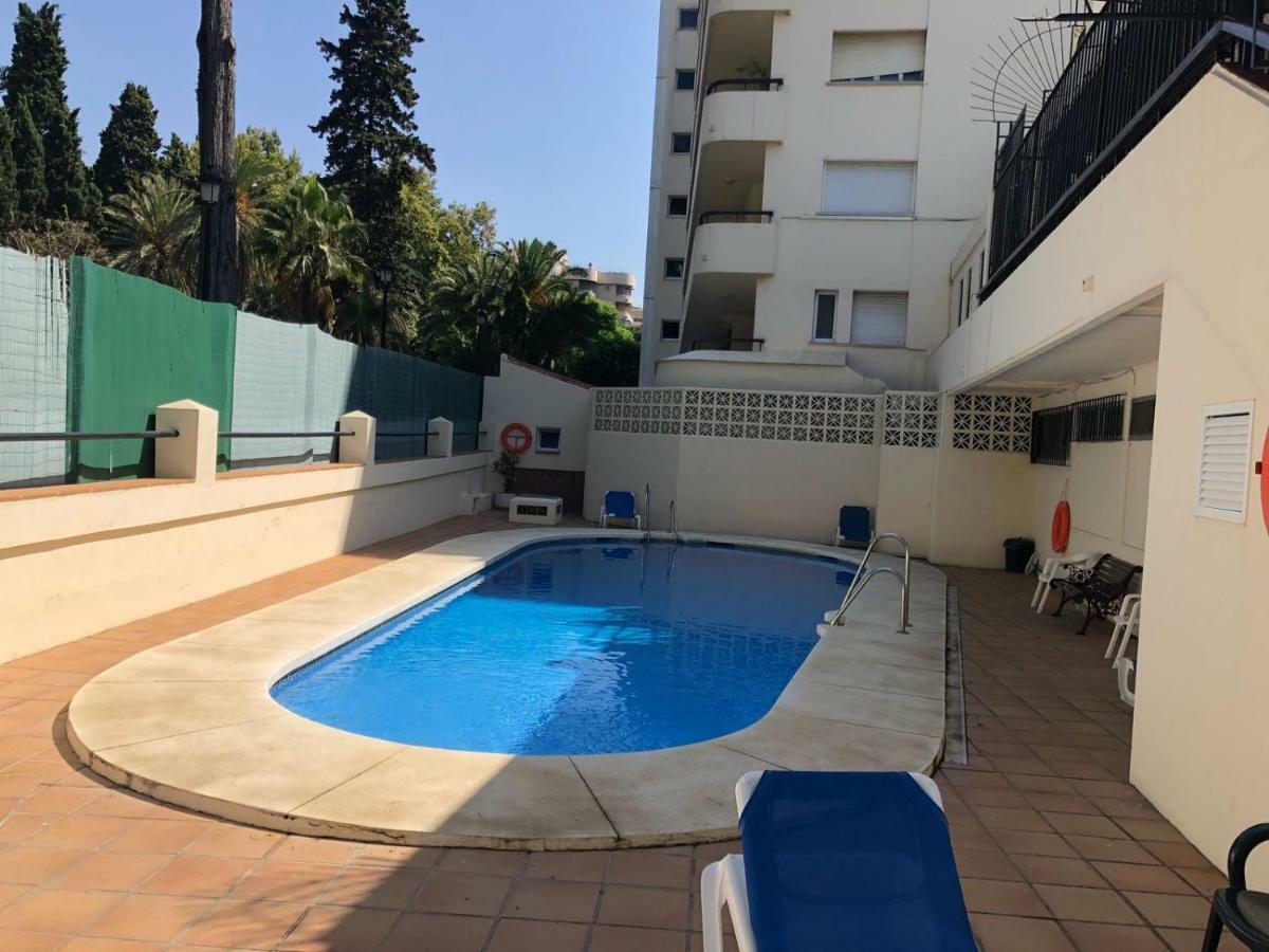 Apartment 4-2, Edificio Eden Roc I *